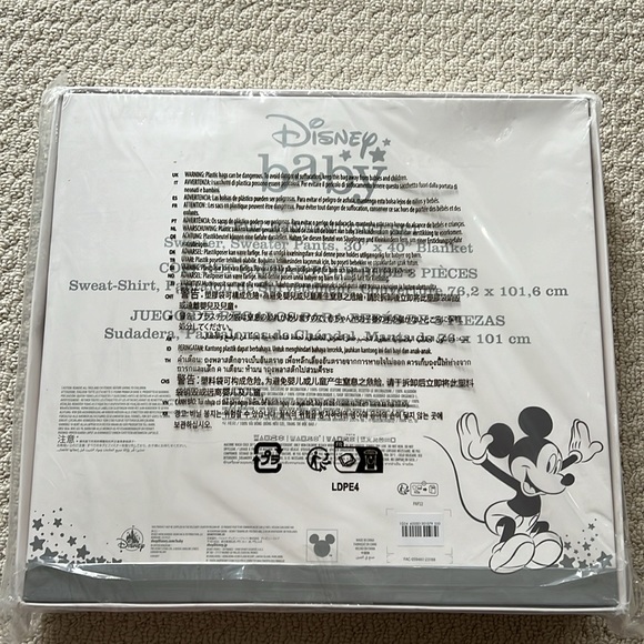 NWT - Disney baby 3 piece infant gift set in gift box.  Size 9-12 months. - Picture 3 of 10